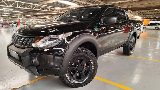 MITSUBISHI L200 TRITON 2.4 16V TURBO DIESEL SPORT GLX OUTDOOR CD 4P 4X4 MANUAL MITSUBISHI L200 TRITON 2.4 16V TURBO DIESEL SPORT GLX OUTDOOR CD 4P 4X4 MANUAL